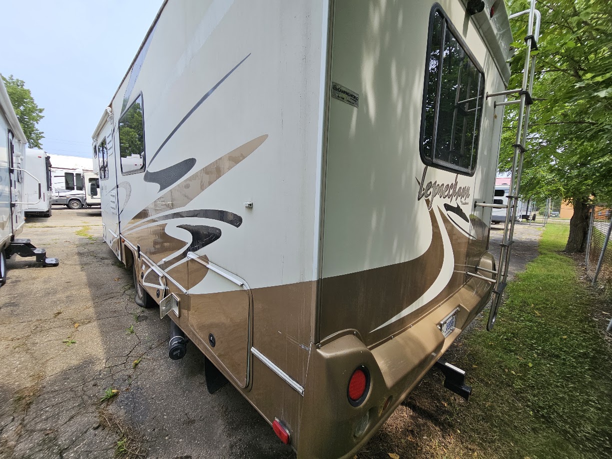 2006 Coachmen Leprechaun Class C - Image 6