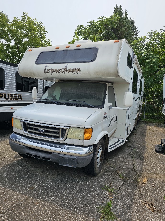 2006 Coachmen Leprechaun Class C - Image 2