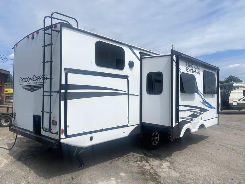 2021 Coachmen Freedom Express Liberty Edition 326BHDSLE - Image 2