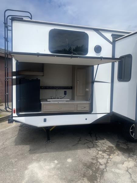 2021 Coachmen Freedom Express Liberty Edition 326BHDSLE - Image 3