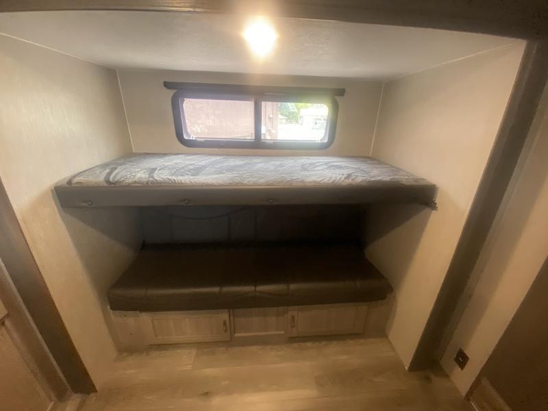 2021 Coachmen Freedom Express Liberty Edition 326BHDSLE - Image 9